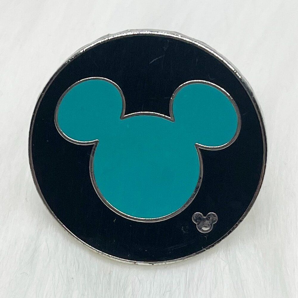 🔮 5/$25 Disney Cast Lanyard Blue Mickey Mouse Icon Pin